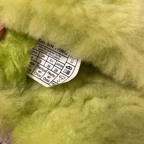 UGG Slippers- The grinch - Picture 4 of 4
